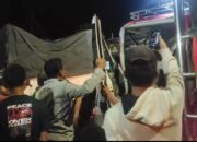 Personel Polsek Bolo Evakuasi Korban Kecelakaan Beruntun di Desa Timu