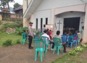 Minggu Kasih, Bhabinkamtibmas Polsek Donggo Ingatkan Warga Jaga Kerukunan di Masa Tenang Pilkada