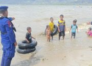 Warga Libur Lebaran di Lokasi Wisata Pantai Sat Polairud Polres Bima Lakukan Patroli Pengamanan