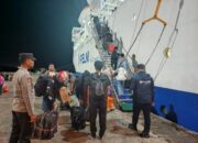 Polsek Kawasan Pelabuhan Laut Bima Laksanakan Pengamanan Kapal KM. Tilongkabila di Pelabuhan Bima