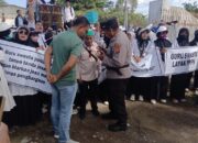 Polres Bima Kota Beri Pengamanan Aksi Unjuk Rasa di Depan Gedung DPRD Kabupaten Bima