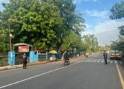 Sat Samapta Polres Bima Kota Laksanakan Gatur Lalin Pagi, Bantu Anak Sekolah Menyeberang Jalan