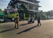 Sat Samapta Polres Bima Kota Laksanakan Gatur Lalin Pagi di Titik Rawan Macet dan Layani Anak Sekolah Menyeberang Jalan