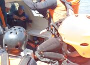 Sat Polairud Polres Bima Kota Evakuasi Mayat Korban Banjir yang Ditemukan di Perairan Teluk Bima